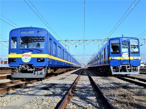 東武鉄道8000系と50090系の〈フライング東上号〉リバイバルカラー
